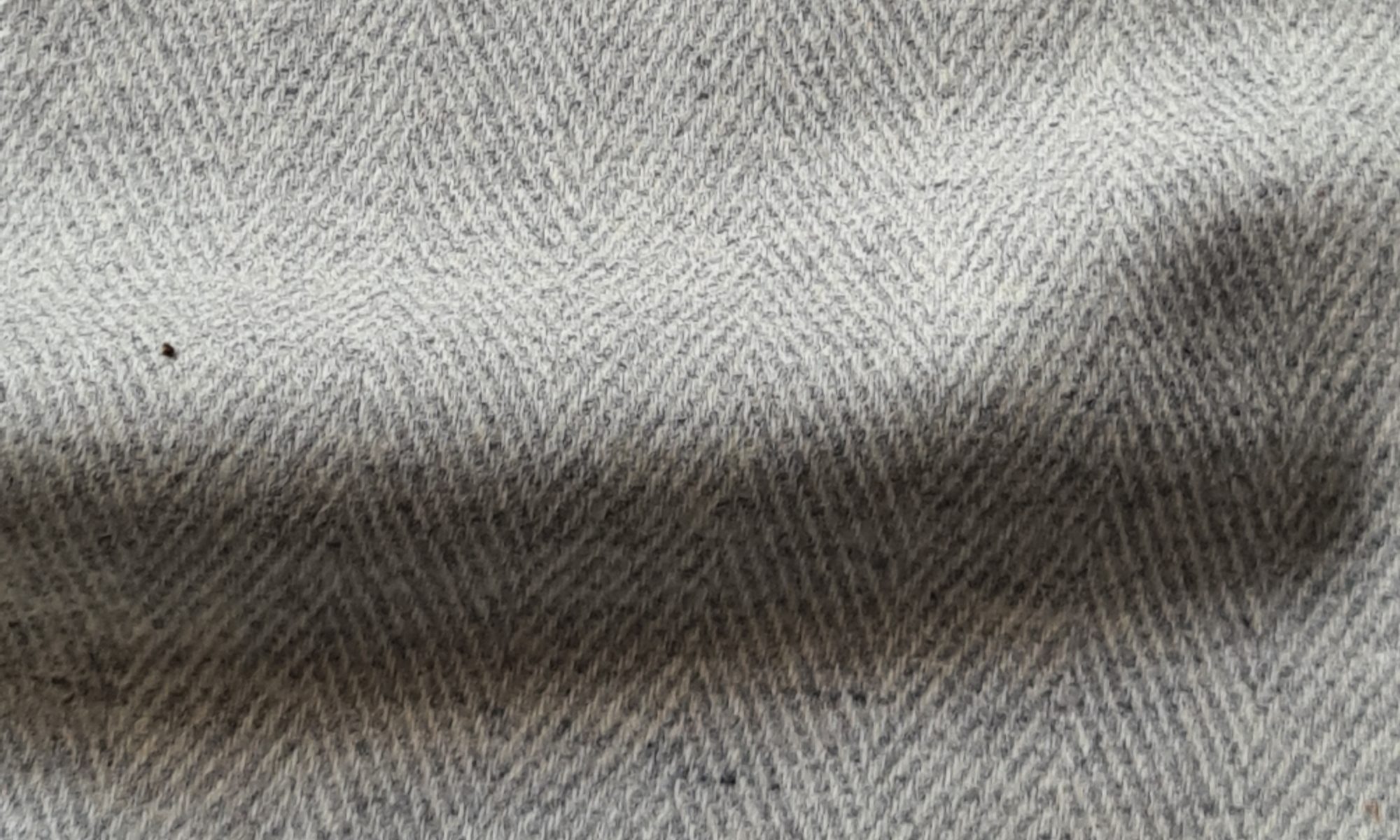 7591 light grey herringbone chevron jacket fabric WIDTH cm141 WEIGHT gr340 - gr241 square meter - COMPOSITION 70 wool 20 polyammide 10 cashmere - 350mts